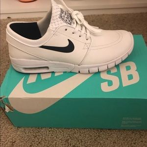Brand new Nike shoes